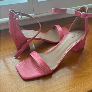 BRAND NEW Pink Faux Croc Block Heel Sandals w Ankle Strap Size 10